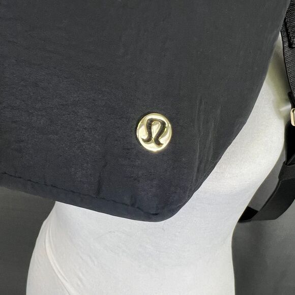 NWT Lululemon On My Level Crossbody Top Handle Tote Bag sm 5L Black - Picture 10 of 10